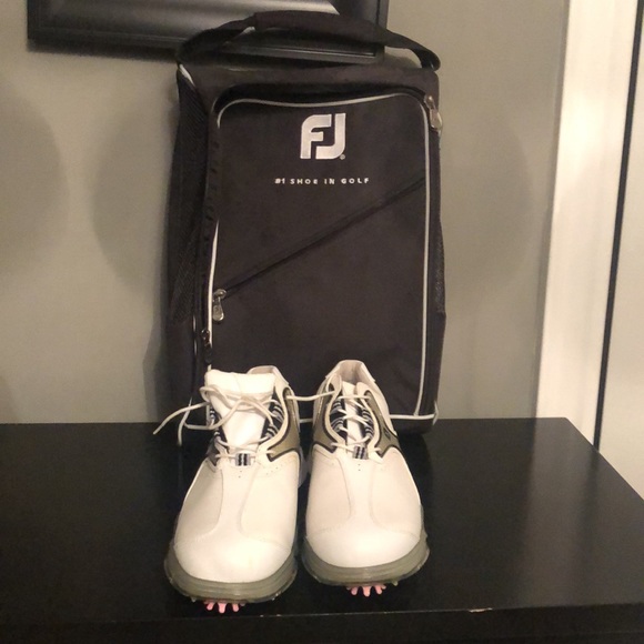 FootJoy Shoes - NWOT Foot Joy women’s 8 1/2 golf shoes with carry bag